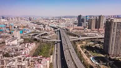4K航拍城市交通运输高架桥车流延时视频的预览图